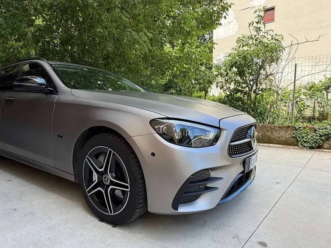 Usata Mercedes E300 Premium Plus 194 CV (142 kW) 2021 Oro Station wagon