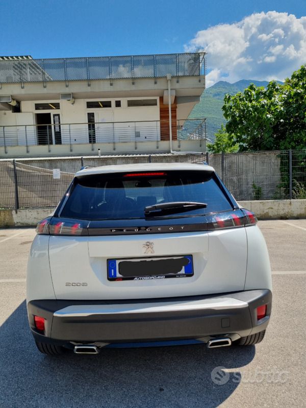 Usata Peugeot 2008 Allure 110 CV (80 kW) 2023 Bianco SUV