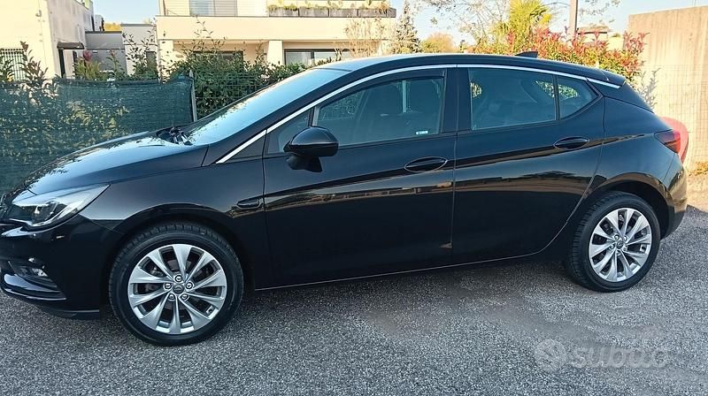 Usata Opel Astra Innovation 110 CV (80 kW) 2018 Nero Berlina