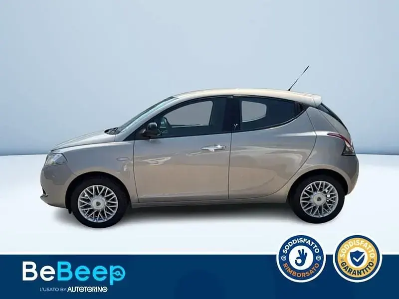 Usata Lancia Ypsilon Gold 69 CV (50 kW) 2015 Beige metallizzato Utilitaria
