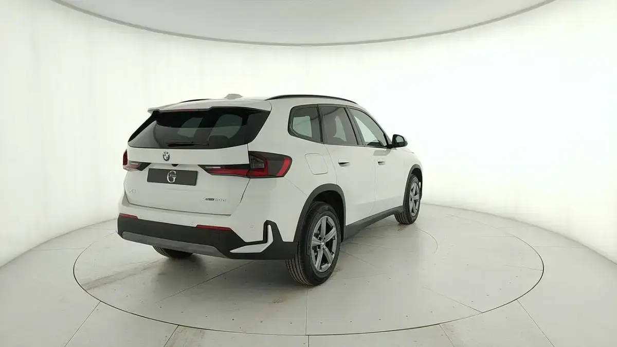 Nuova BMW X1 150 CV (110 kW) 2026 Alpin white pastello SUV