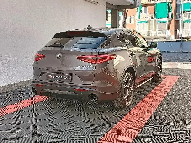 Usata Alfa Romeo Stelvio Sprint 190 CV (139 kW) 2022 Grigio SUV
