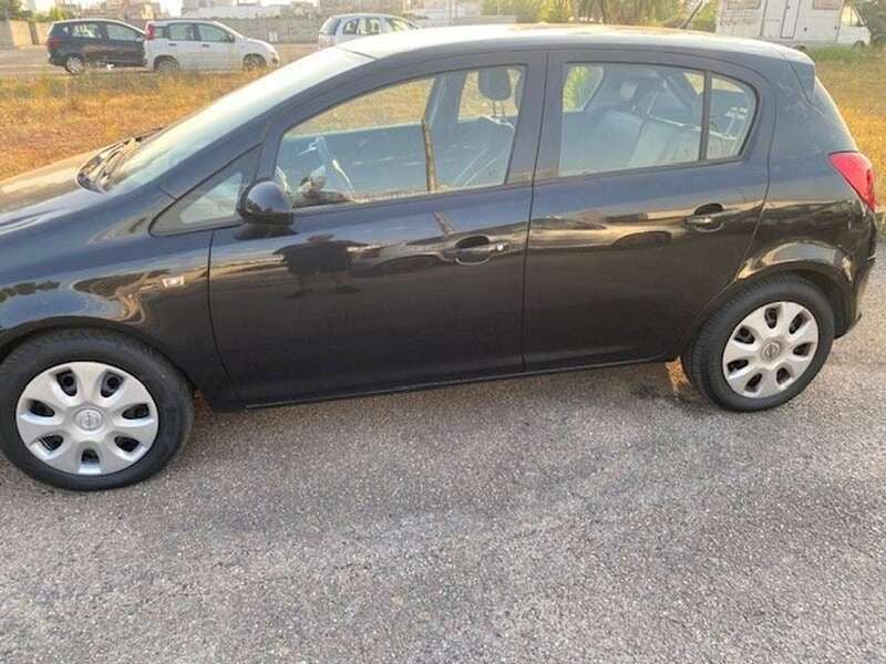 Nero Usata 2014 Opel Corsa Tre volumi | 4800 € (Buon prezzo) - Immagine 1/4