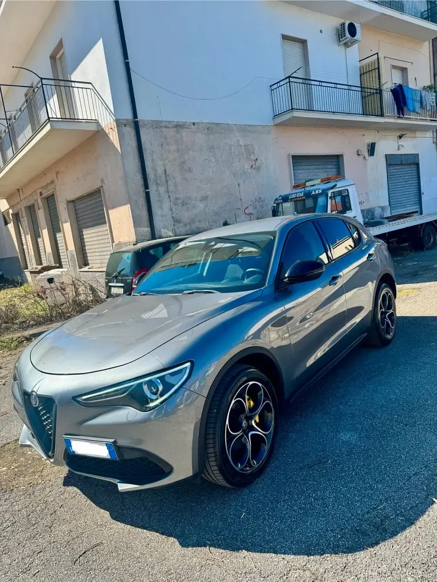 Usata Alfa Romeo Stelvio Sprint 190 CV (139 kW) 2021 Grigio SUV
