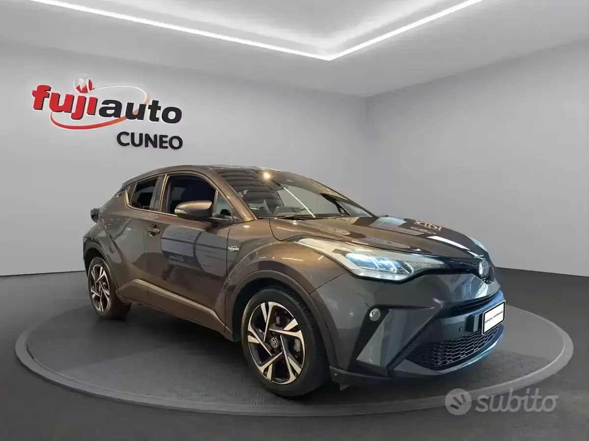 Usata Toyota C-HR Trend 122 CV (89 kW) 2022 Rosso SUV