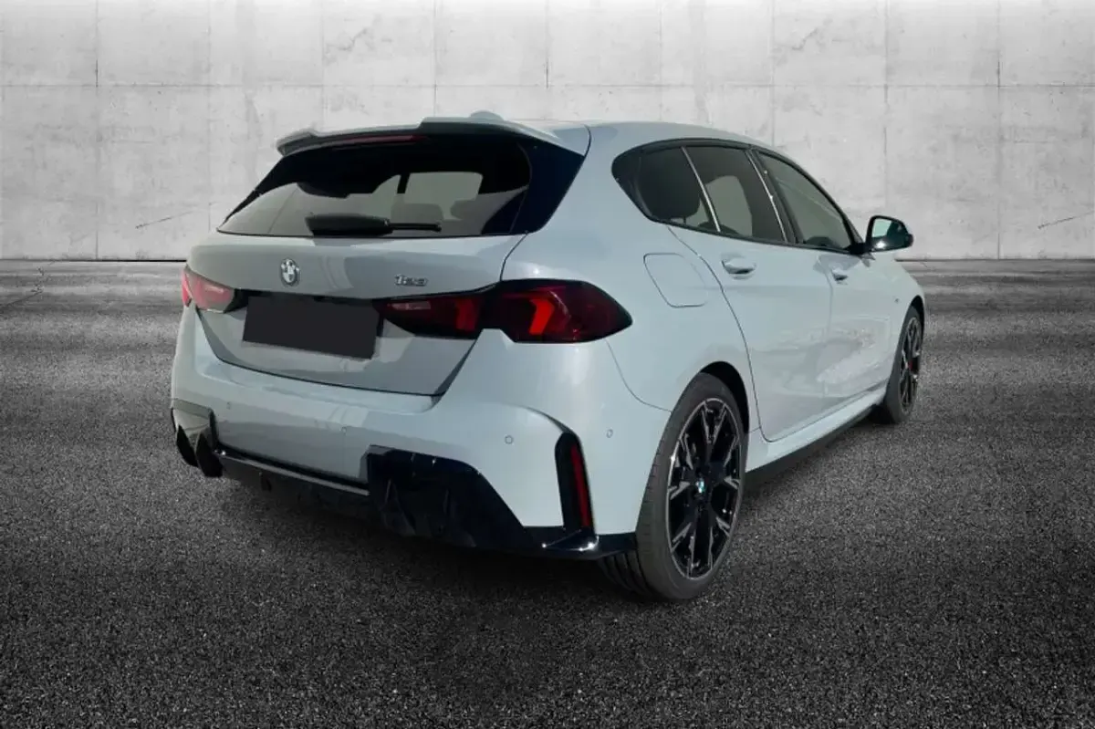 Usata BMW 123 M Sport 204 CV (150 kW) 2025 Grigio Utilitaria