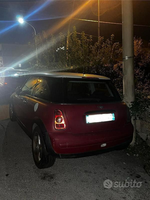 Begagnad Mini Cooper 75 HK (55 kW) 2004 Röd Halvkombi