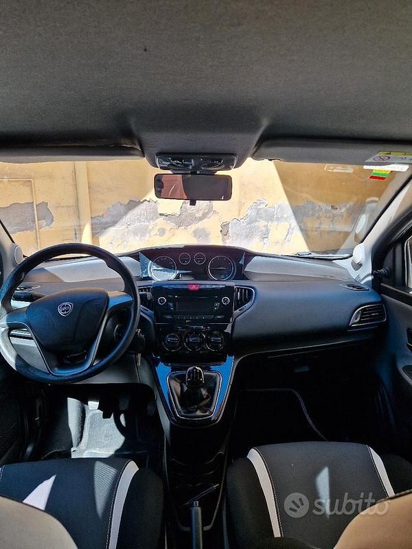 Usata Lancia Ypsilon 95 CV (69 kW) 2015 Grigio Utilitaria