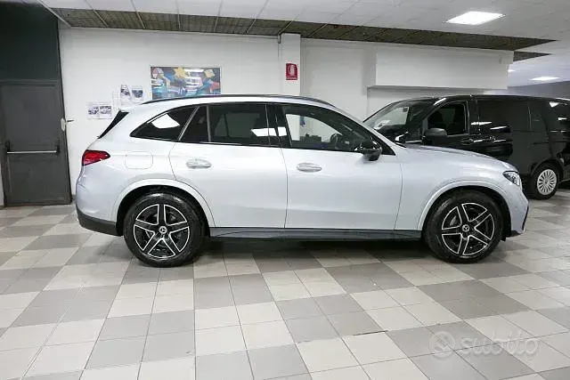 Usata Mercedes GLC200 AMG Line Premium 204 CV (150 kW) 2023 Argento SUV