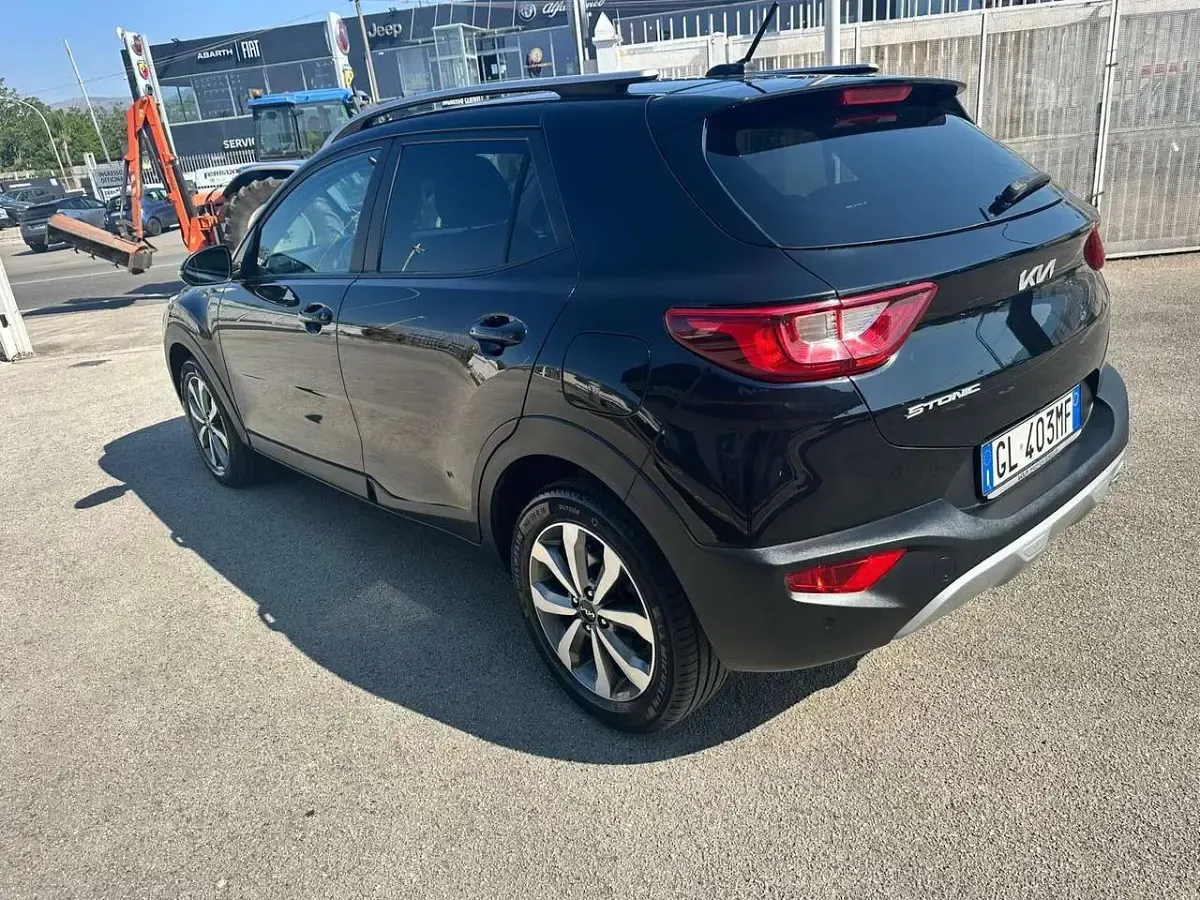Usata Kia Stonic Style 82 CV (60 kW) 2022 Black pearl SUV