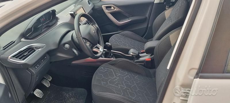 Usata Peugeot 2008 Active 82 CV (60 kW) 2015 Bianco SUV