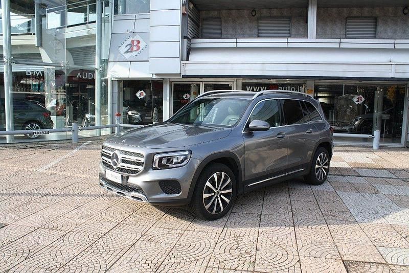 Grigio scuro Usata 2024 Mercedes GLB180 Business SUV | 42.900 € (Molto cara) - Immagine 1/4