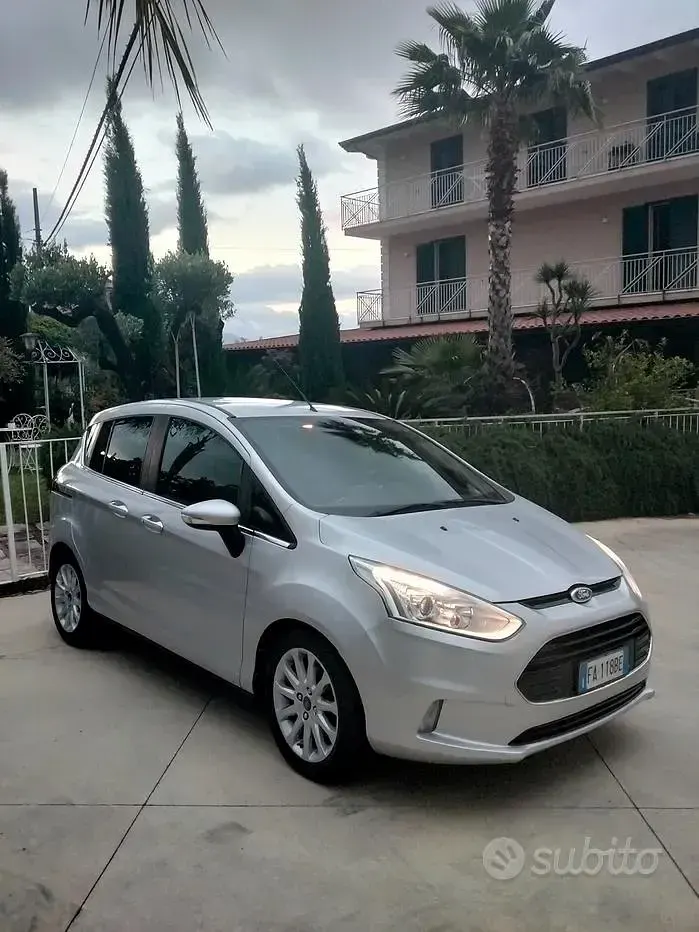 Usata Ford B-MAX Titanium 75 CV (55 kW) 2015 Grigio Monovolume