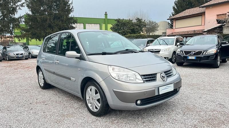 Usata Renault Scénic II Dynamique 113 CV (83 kW) 2005 Grigio Monovolume