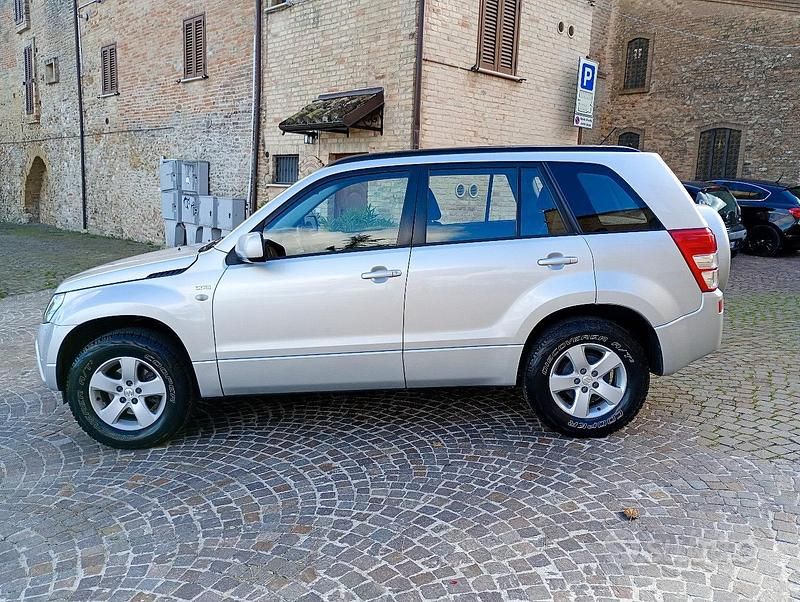 Usata Suzuki Grand Vitara 129 CV (94 kW) 2006 Grigio SUV