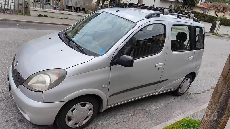 Usata Toyota Yaris Verso 2000 Grigio Monovolume