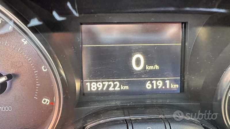 Usata Peugeot 2008 S 100 CV (73 kW) 2015 Marrone SUV