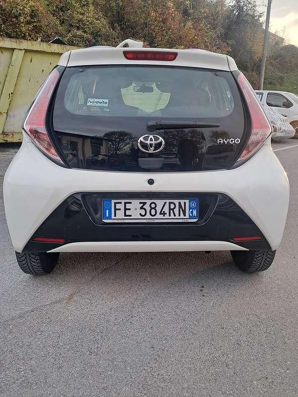 Usata 2016 Toyota Aygo X-wave Due volumi | 9000 € (Buon prezzo) - Immagine 1/4