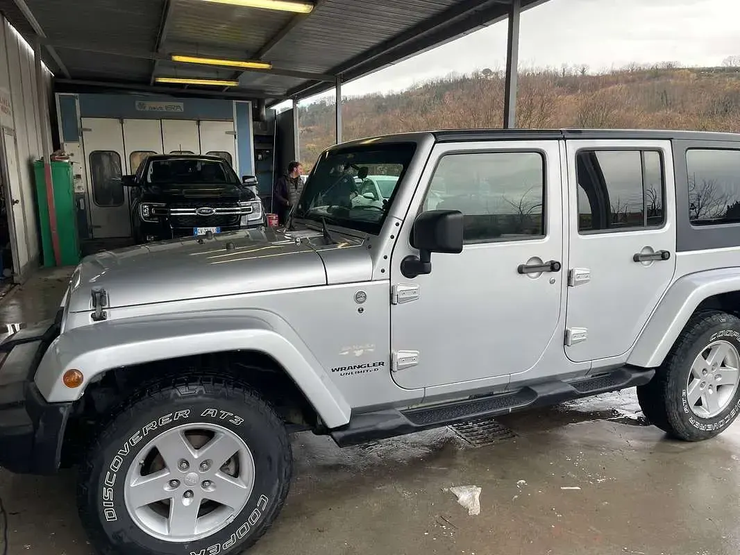 Usata Jeep Wrangler Unlimited Sahara 177 CV (130 kW) 2009 Argento SUV