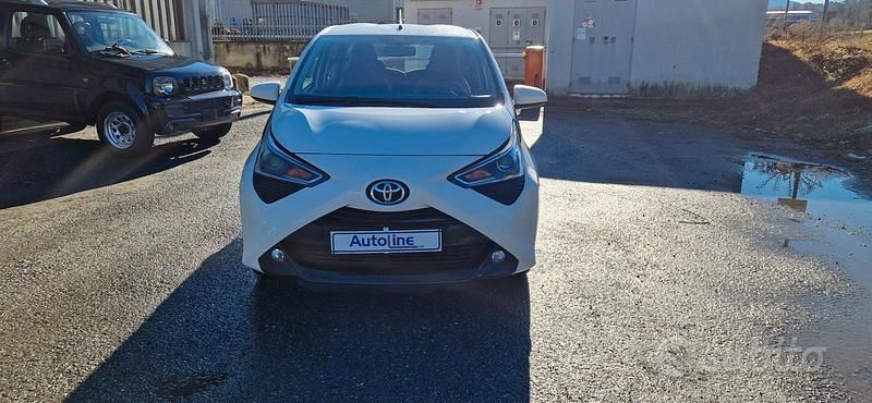 Usata Toyota Aygo Connect Style 72 CV (52 kW) 2021 Bianco Utilitaria