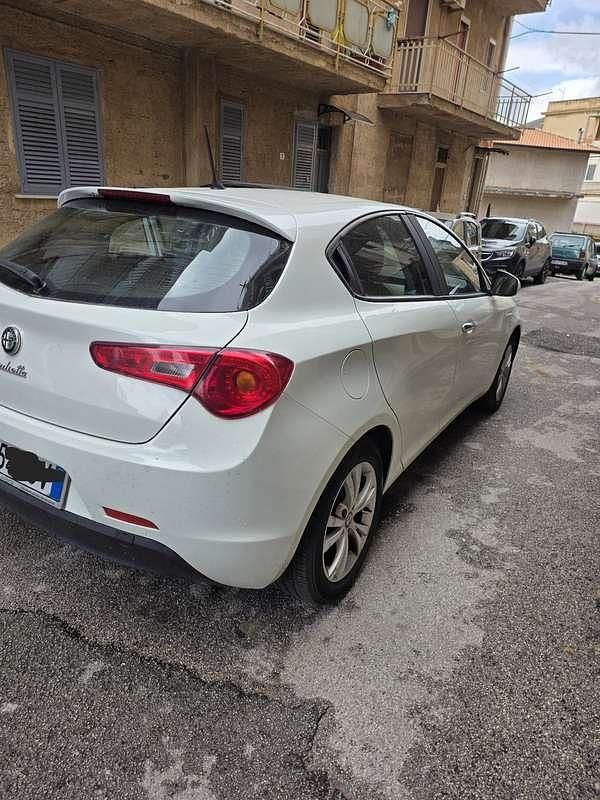 Usata Alfa Romeo Giulietta Business 120 CV (88 kW) 2015 Utilitaria