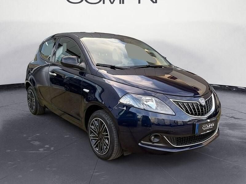 Usata Lancia Ypsilon Gold 69 CV (50 kW) 2022 Blu dipinto di blu Utilitaria
