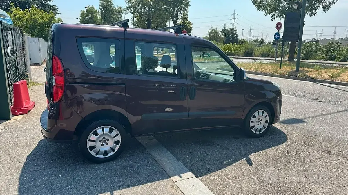 Usata Fiat Doblò Emotion 135 CV (99 kW) 2010 Rosso Monovolume
