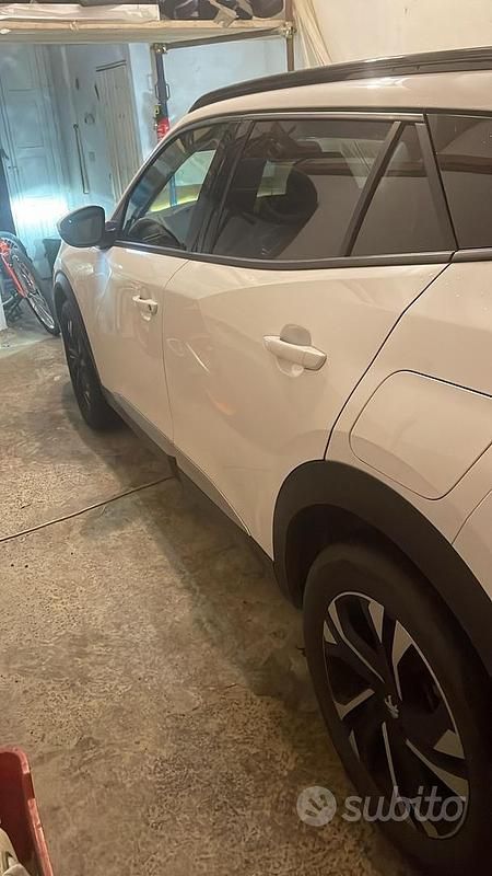 Usata Peugeot 2008 Allure 130 CV (95 kW) 2021 Bianco SUV