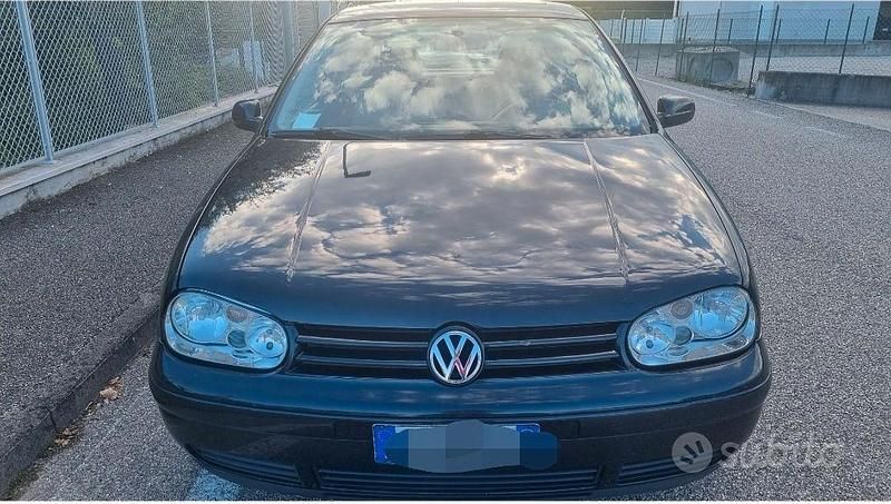 Usata VW Golf IV 116 CV (85 kW) 2002 Nero Utilitaria