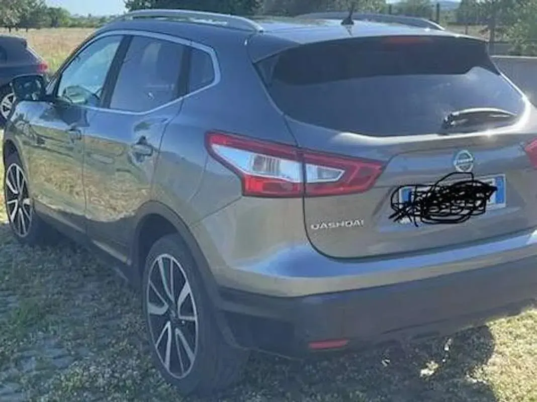 Usata Nissan Qashqai Tekna 110 CV (80 kW) 2015 Grigio SUV