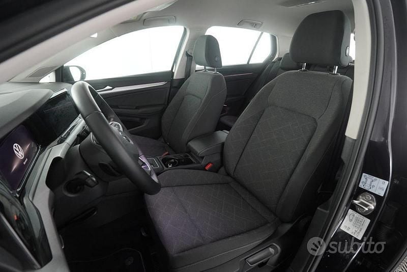 Usata VW Golf VIII Life 110 CV (80 kW) 2023 Nero perla