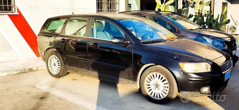 Nero Usata 2004 Volvo V50 Momentum Station wagon | 950 € (Super prezzo) - Immagine 1/4