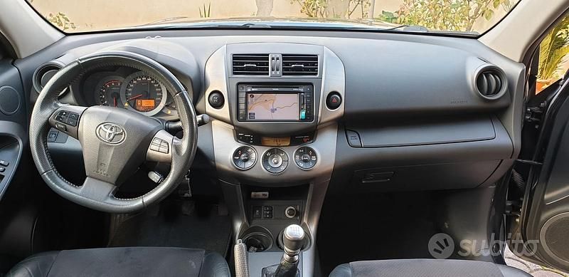 Usata Toyota RAV4 150 CV (110 kW) 2011 Nero SUV