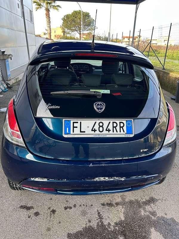 Usata Lancia Ypsilon Silver 69 CV (50 kW) 2017 Blu/azzurro Utilitaria