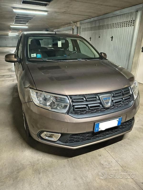 Usata Dacia Sandero Comfort 75 CV (55 kW) 2018 Marrone Utilitaria