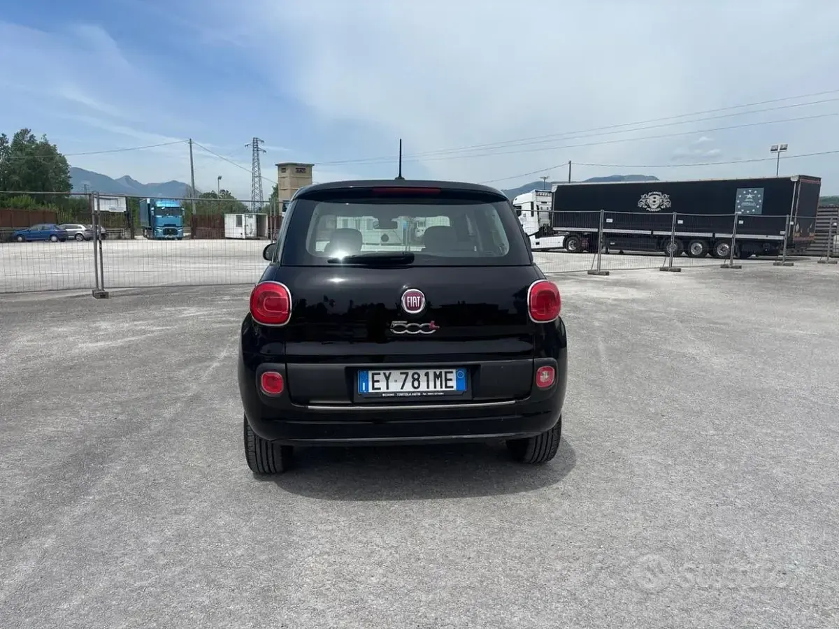 Używany Fiat 500L Lounge 85 KM (62 kW) 2015 Czarny Minivan