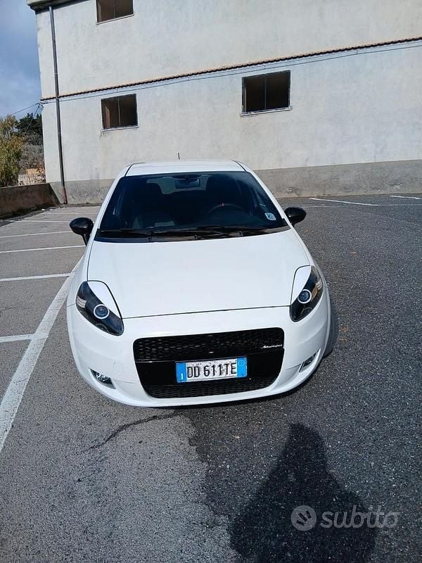 Usata Fiat Grande Punto 75 CV (55 kW) 2007 Bianco Utilitaria