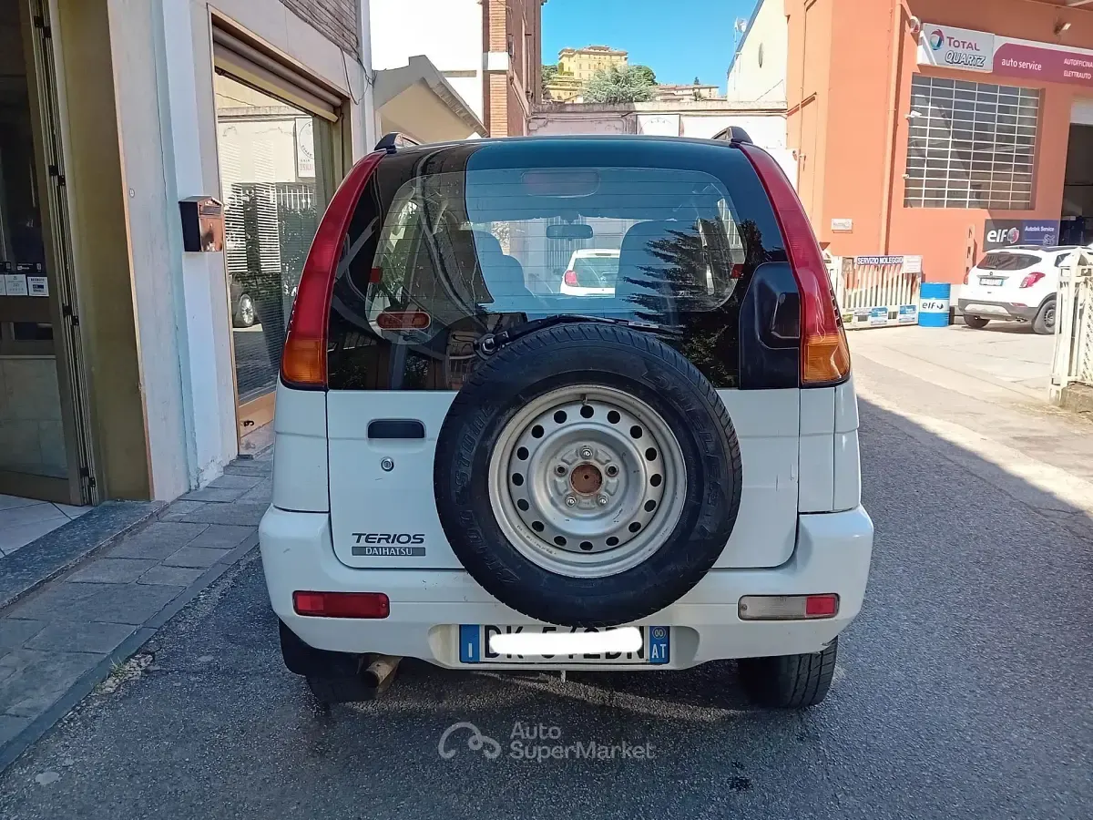 Usata Daihatsu Terios 86 CV (63 kW) 2000 Bianco SUV