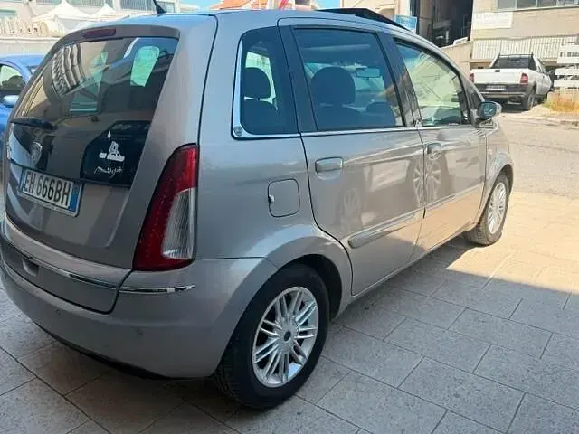 Usata Lancia Musa Gold 95 CV (69 kW) 2012 Oro Monovolume