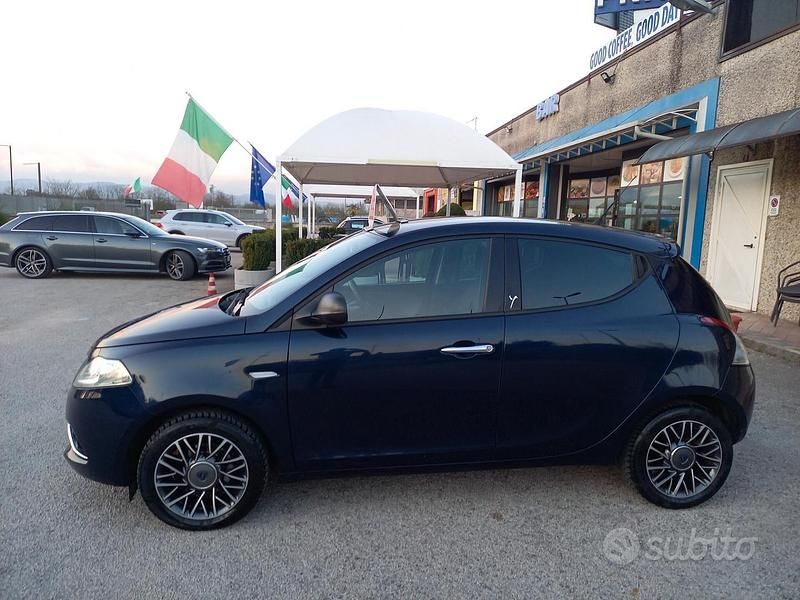 Usata Lancia Ypsilon Gold 69 CV (50 kW) 2017 Blu/azzurro Utilitaria