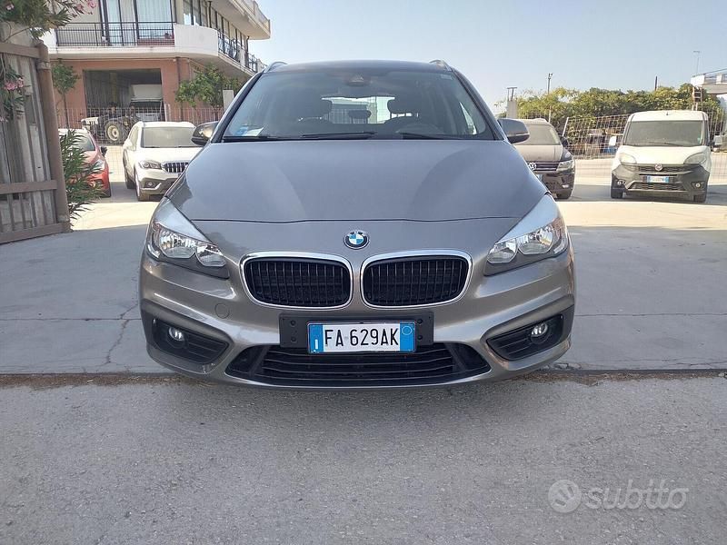 Usado BMW 218 Sport Line 150 HP (110 kW) 2015 Castanho Carrinha