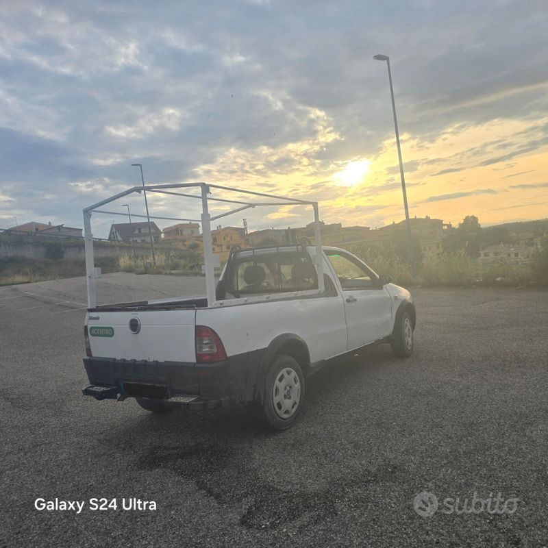 Usata Fiat Strada 90 CV (66 kW) 2009 Bianco Pick-up