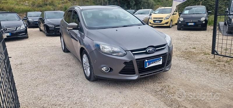 Begagnad Ford Focus 115 HK (84 kW) 2012 Grå Kombi