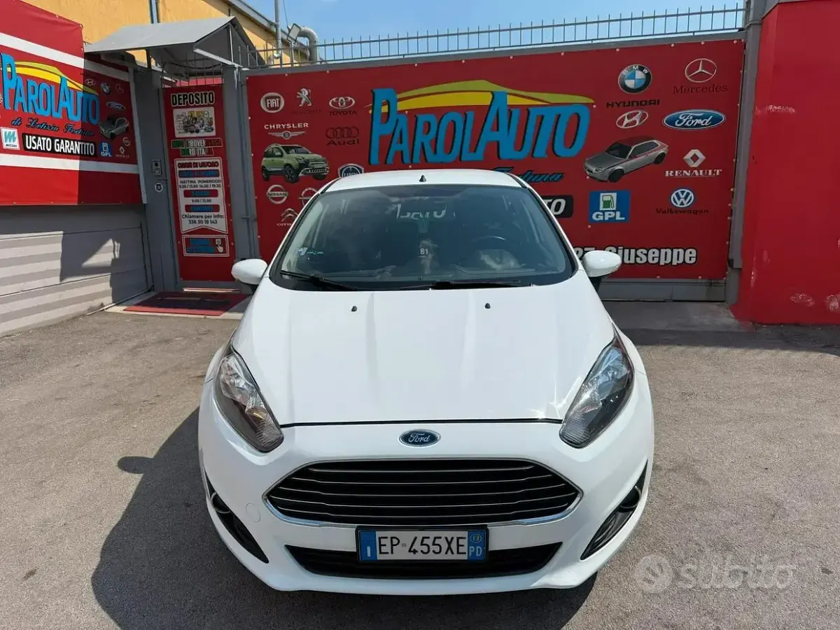 Usata Ford Fiesta Business Edition 75 CV (55 kW) 2013 Bianco Berlina