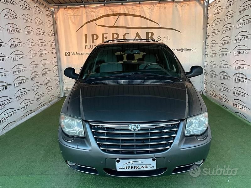 Usata Chrysler Voyager Limited 149 CV (109 kW) 2007 Grigio Monovolume