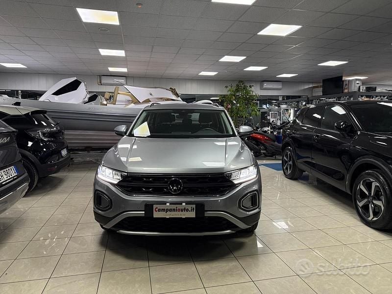 Usata VW T-Roc Life 110 CV (80 kW) 2022 Grigio SUV