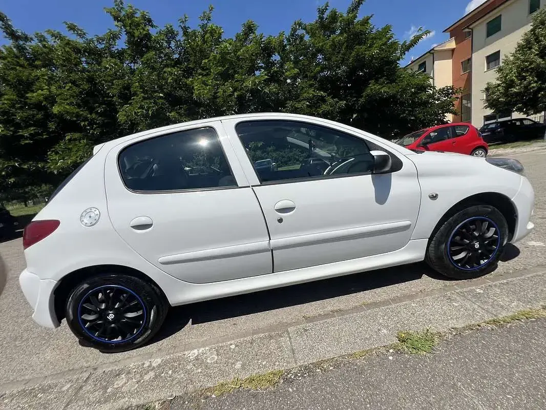 Usata Peugeot 206+ 68 CV (50 kW) 2009 Bianco Utilitaria