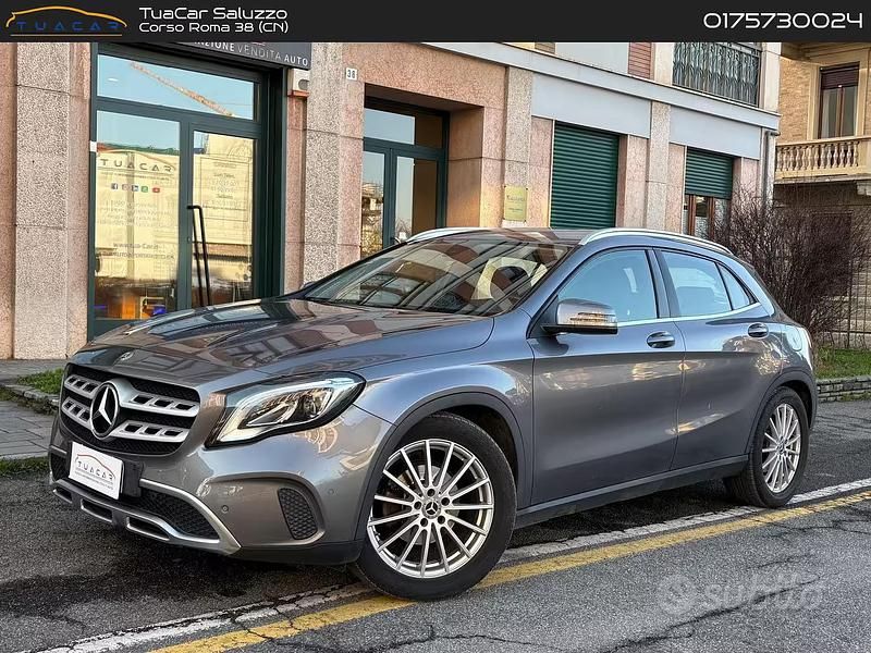 Usata Mercedes GLA180 122 CV (89 kW) 2018 Grigio SUV