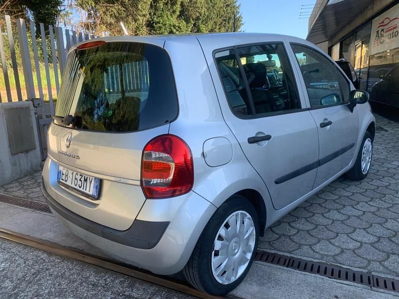 Usata Renault Modus Dynamique 74 CV (54 kW) 2010 Argento Monovolume