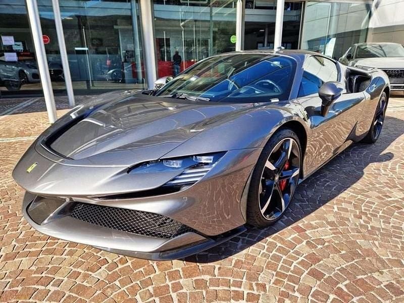 Usata Ferrari SF90 999 CV (734 kW) 2022 Grigio Utilitaria